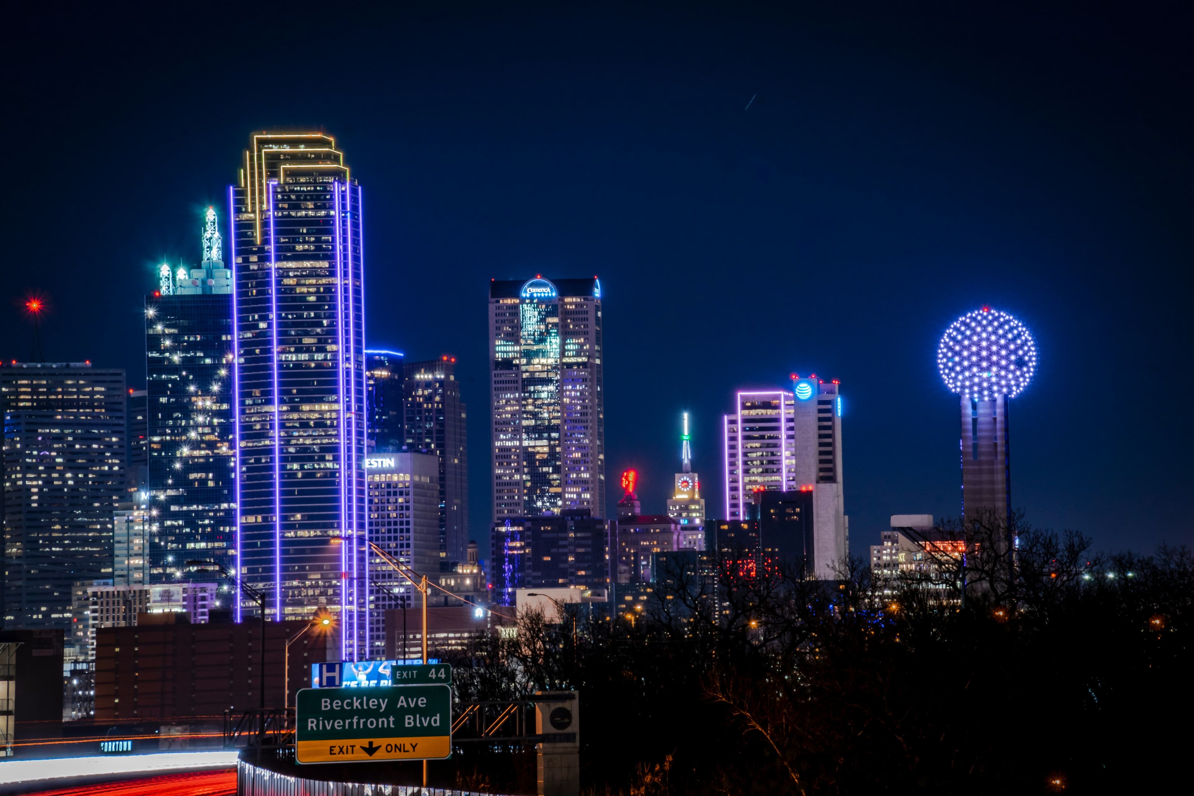 Dallas Car & Van Rental: Choose Your Base, Plan Your Drive